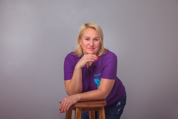 Лариса ЖУКОВА